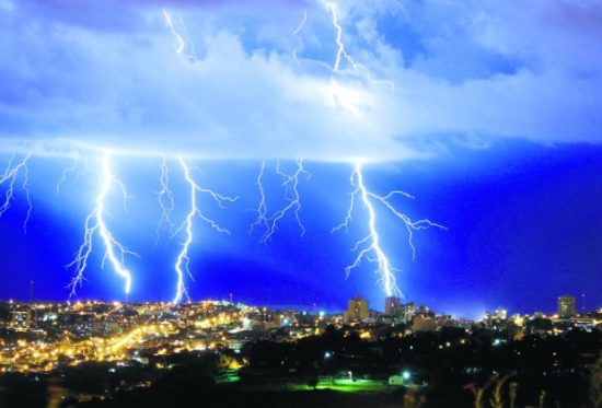 Danos elétricos lideram como principal causa de sinistro em condomínios, aponta SulAmérica