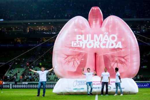 Allianz Parque recebe pulmão gigante para alertar sobre câncer