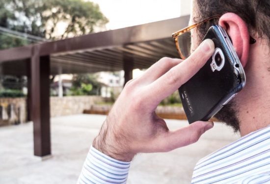 Número de smartphones roubados no país preocupa e brasileiros recorrem a seguros para celular