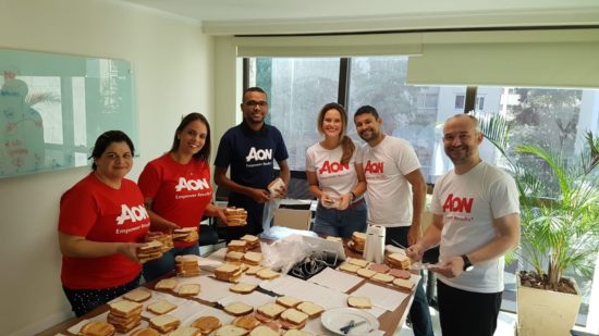 Aon mobiliza funcionários para dia dedicado a ações voluntárias em 120 países