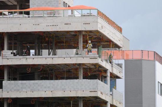 Plataforma digital otimiza distribuição de seguros da Zurich no setor imobiliário e construção civil