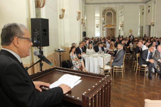 CSP-MG realiza confraternização e homenageia personalidades do setor