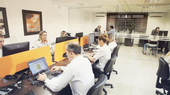 Seguralta procura incentivar motociclistas a fazerem seguro e sorteia viagens e ingressos para show da dupla Zé Neto e Cristiano
