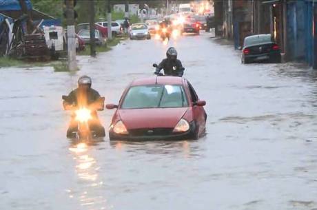 Confira dicas do Porto Seguro Auto para proteger você e seu veículo durante o período de chuvas