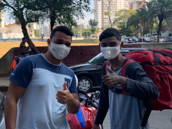 Suhai faz distribuição de 2 mil máscaras para motoboys em MG