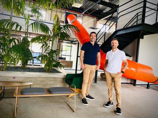 Com cafeteria e tobogã, Seguralta inaugura nova sede