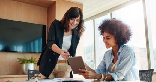 Hoje elas sobem os degraus da hierarquia