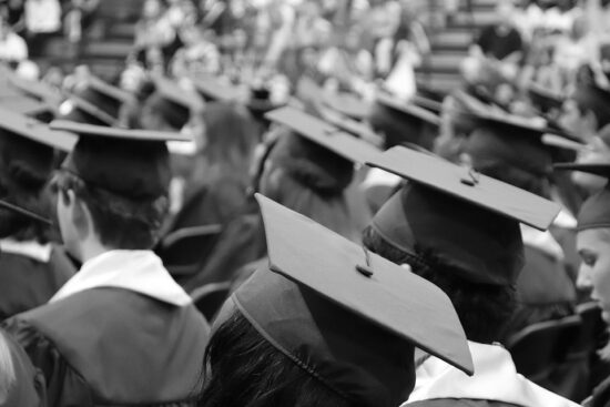 Graduação confere aos egressos 82% de empregabilidade