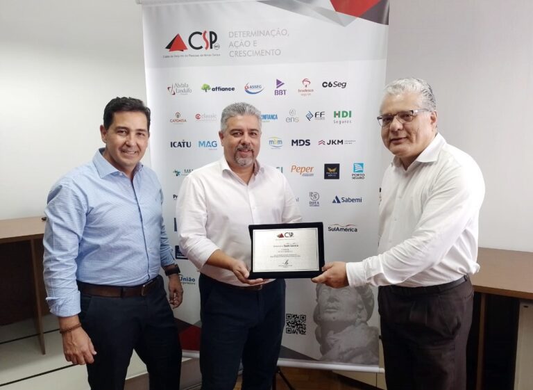 CSP-MG entrega placas de adesão a novas beneméritas