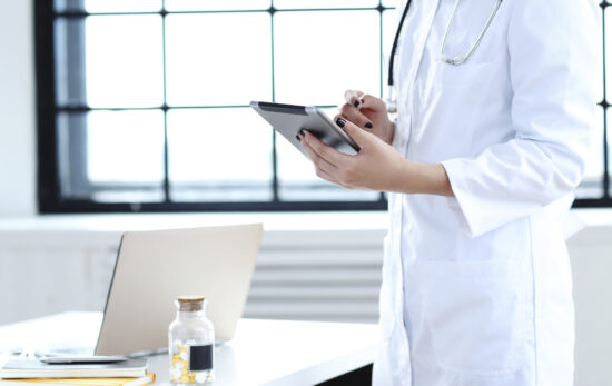 Aumento dos casos de Covid impulsiona a busca por teleatendimento em saúde mental