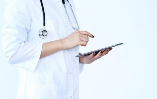 Casos de gripe e Covid aumentam em 90% a demanda pelos serviços de telemedicina