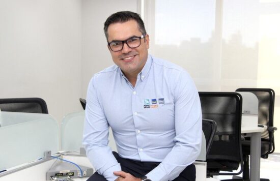 Porto MG doa sacos de ração para projeto de resgate e reabilitação de cães