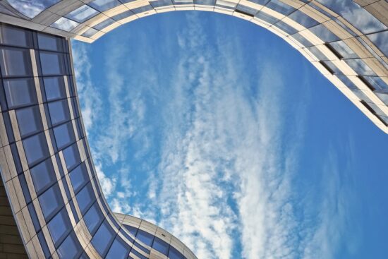 Azos amplia atuação e passa a oferecer seguros personalizados para empresas