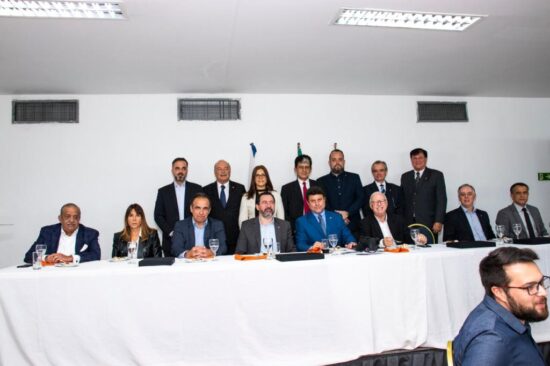 CVG-RJ presta homenagem ao presidente da CNseg, Dyogo Oliveira