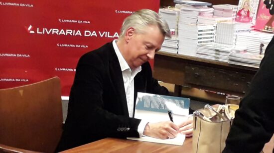 Luís Eduardo Assis lança coletânea com artigos publicados no Estadão