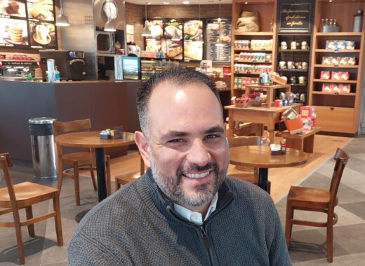 Café sem terno e gravata