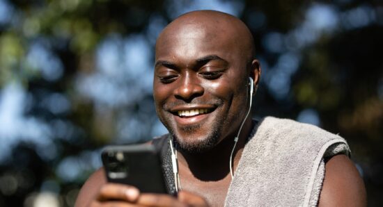 Preço alto de smartphones impulsiona a venda de seguro celular