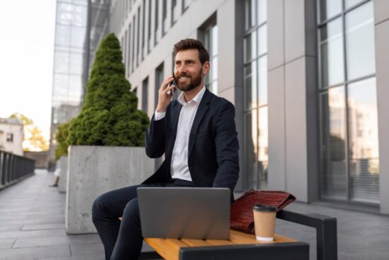 Benefícios de ser corretor de seguros e como atuar já em 2023