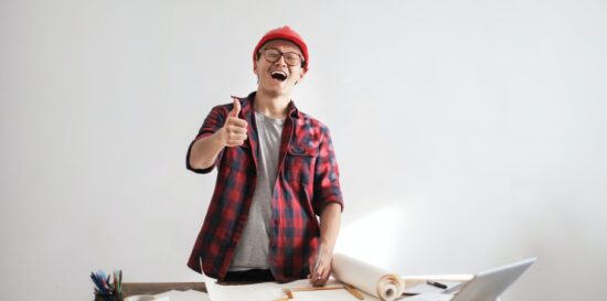 Akad se torna primeira seguradora a superar R$ 100 milhões em prêmios emitidos com seguro de RC Profissional