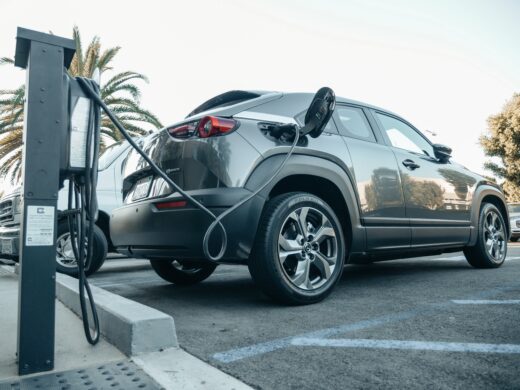 Seguros de carros elétricos têm regras específicas
