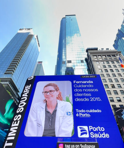 Nova fase da campanha Todo Cuidado é Porto chega à Times Square