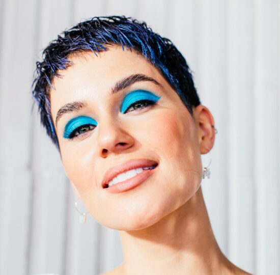 Julho Neon: cinco dicas para manter a saúde bucal e melhorar a autoestima