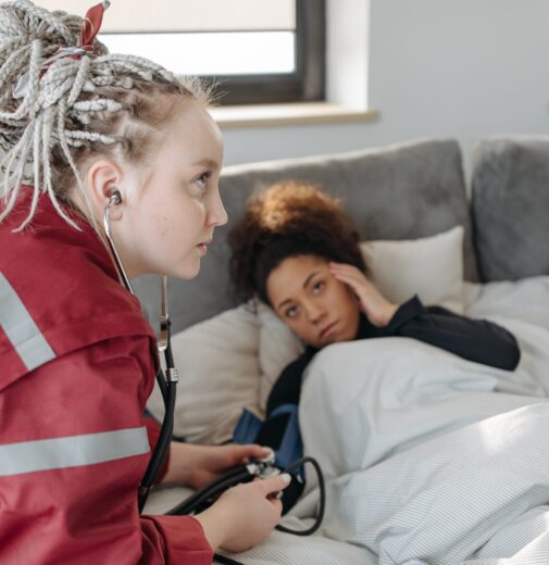 Cresce 43% a contratação de seguro doenças graves por mulheres