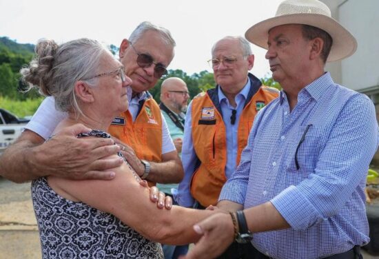 Entre chuvas e governos