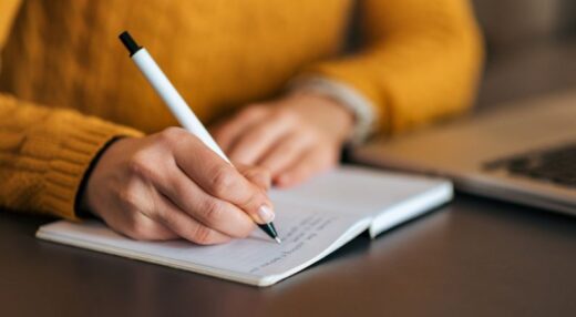 Coletânea mostra duas décadas de artigos escritos por mulheres