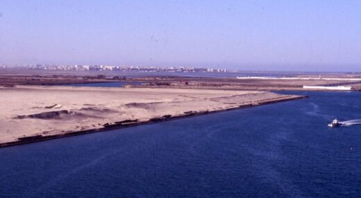 Crise marítima no canal de Suez impacta no mercado de seguros