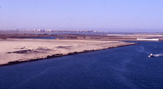 Crise marítima no canal de Suez impacta no mercado de seguros