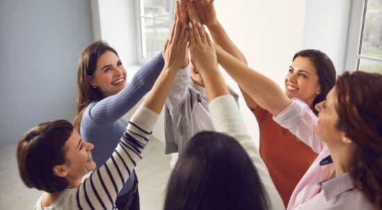 Neurotech alcança 33% de mulheres que trabalham no setor de tecnologia