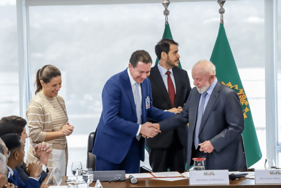 Presidente Lula e autoridades estabelecem acordo para edifícios