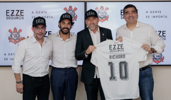 Presidente do Corinthians visita sede da EZZE Seguros
