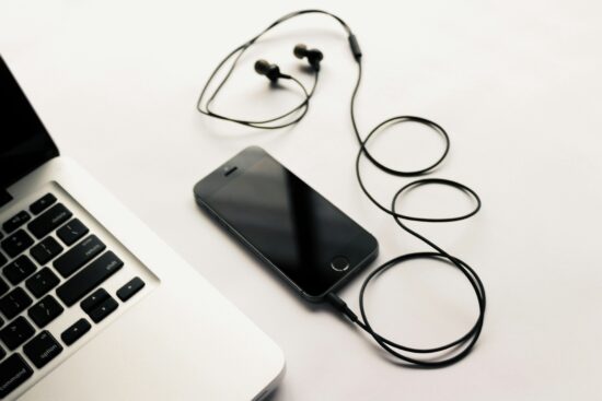 Idealizado pela MAG, podcast “Zona Segura” inicia temporada