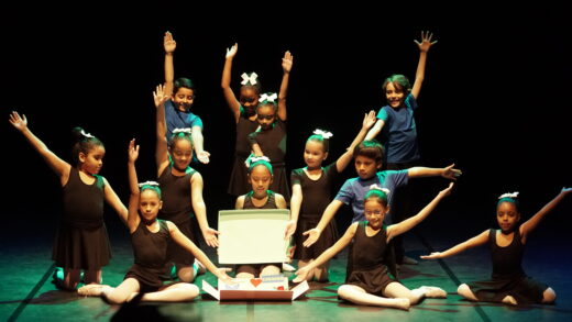 Crianças da ABA realizam apresentação de ballet