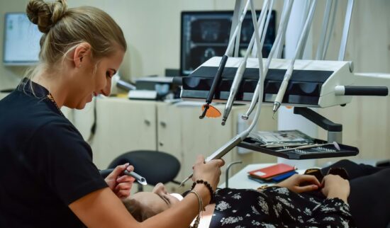 Odontoprev e Cruzando Histórias se unem para capacitar mulheres na área de saúde bucal