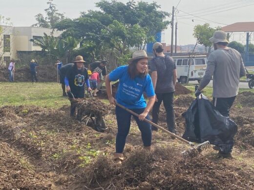 Casa do Hip Hop recebe voluntários para plantio em horta comunitária