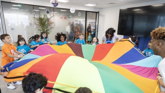 Allianz recebe crianças para imersão no mundo do seguro