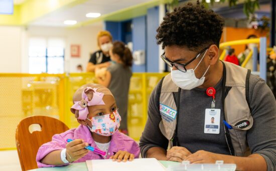 Fundación MAPFRE e Hospital do GRAACC impulsionam educação de alunos-pacientes