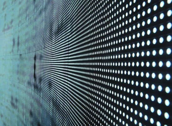 48% das administrações públicas já utilizam IA, aponta estudo