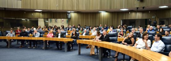 Lançamento do livro Profissionais do Seguro conta com sócia da Onesave