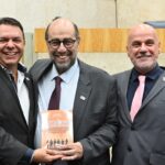 Livro Profissional de Seguros promove noite de autógrafos