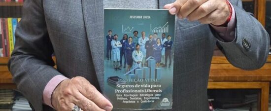 Josusmar Sousa lança livro sobre seguro de vida