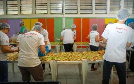 Mapfre realiza “Hamburgada do Bem” com alunos de ONG