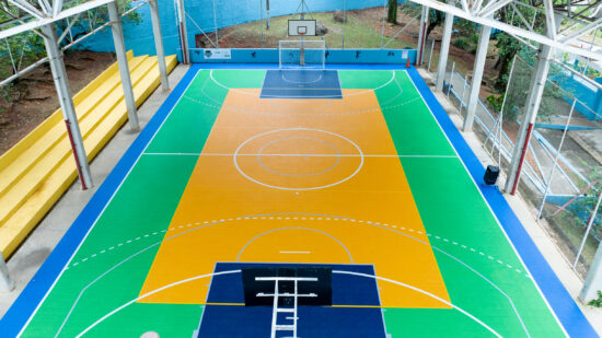 HDI Seguros entrega revitalização de quadra poliesportiva