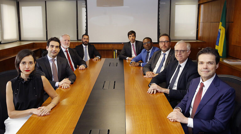 Ativos de risco continuam pressionados com manutenção da Selic