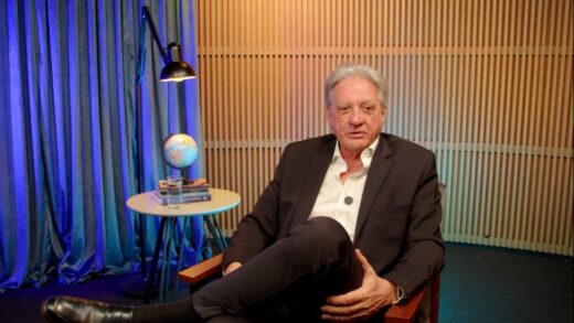 “Para atuar em alto nível é necessário ter contato com o exterior”