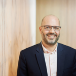 Videocast “Com Você Corretor” traz informações sobre oficinas referenciadas