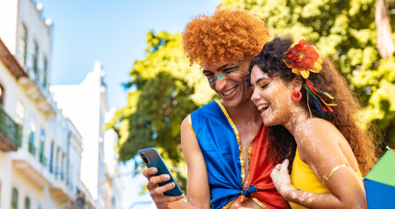 Carnaval acende alerta para furtos e roubos de celulares